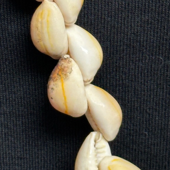 Vintage Double Cowrie Shell Necklace Hawaiian Wedding Lei 17.5 in. - Picture 7 of 13